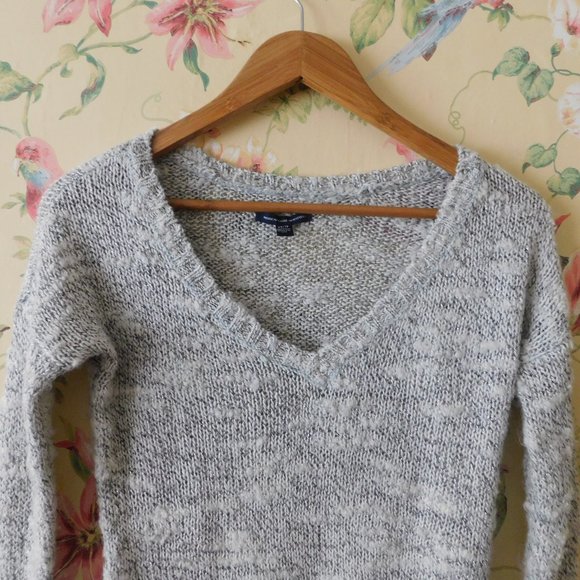 🦅  American Eagle Sparkle Silver V-Neck Sweater 🌳🍃 - Picture 3 of 13
